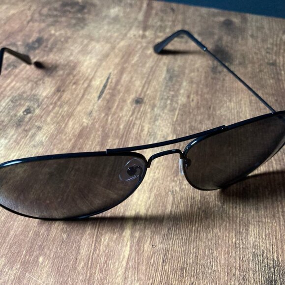 Unisex Black Wire Frame Aviator Sunglasses with Dark Lenses - Picture 3 of 8